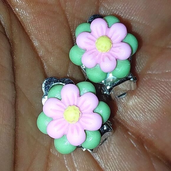 Beautiful girls floral print clip-on earrings for kids - Picture 2 of 4